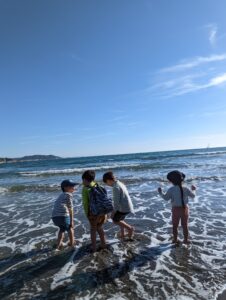 a group of kids standing on a beach